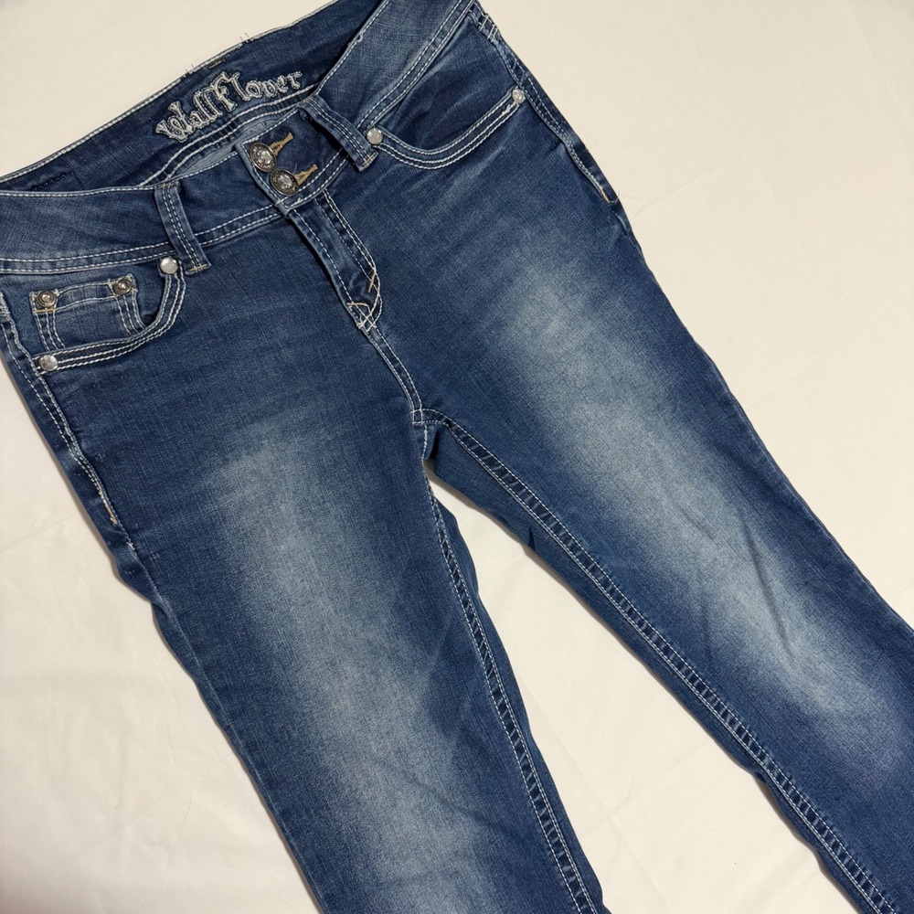 WallFlower Womens Bootcut Jeans Size 7 Medium Wash Embellished Back Pockets Y2K